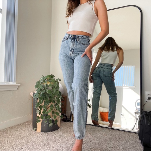 Pretty Little Thing Acid Wash Straight Jeans - Picture 3 of 6